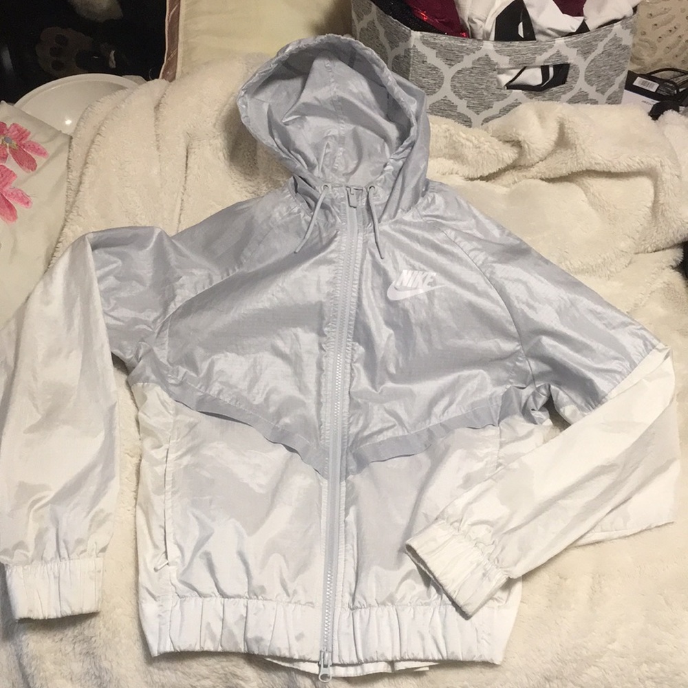 nike windbreaker